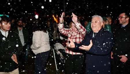 Bursa’da Yeni Yıl Coşkusu: Yeni Yıl Meydanı’nda Etkinlikler Başladı