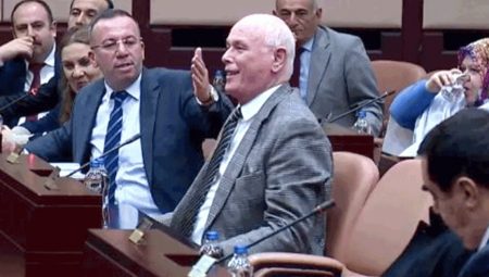 Eskişehir Büyükşehir Meclisi’nde Gülümseten Diyalog