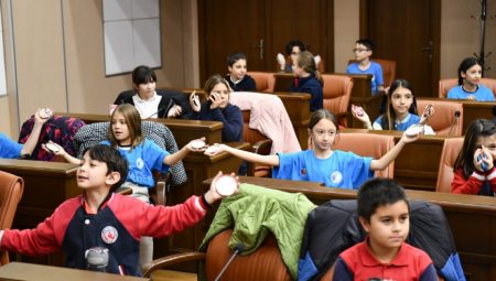 Çocuklar Meclis Başkanını Seçti