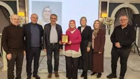 4 İsme İlimde Bilgelik Plaketi