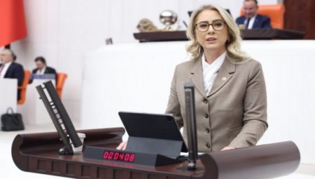 İzmir’e Yapılan Yatırımlarla Yanıt: ‘Hizmet Konuşur, Siyaset Değil’