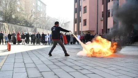 Mamak Belediyesi’nde Personele Yangın Tatbikatı Eğitimi Verildi