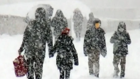 İstanbul’da Kar Yeniden Başladı! Meteoroloji ve AKOM’dan Peş Peşe Uyarılar