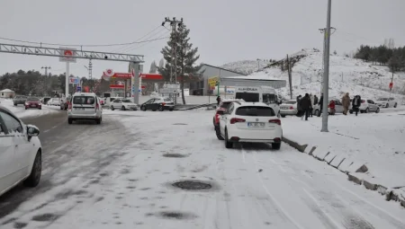 İstanbul’da Kar Kabusu: Yollar Buz Pistine Döndü, Vatandaşlar Mağdur