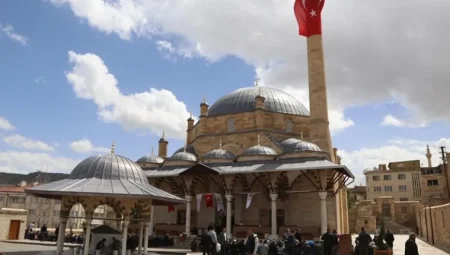 Nevşehir’de 19-25 Şubat 2025 Namaz Vakitleri Açıklandı