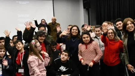 Mamak Belediyesi’nden Özel Gereksinimli Çocuklara Sinema Keyfi