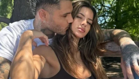 Mauro Icardi yeni sevgilisiyle İstanbul turunda! Tarihi yerleri gezdiler
