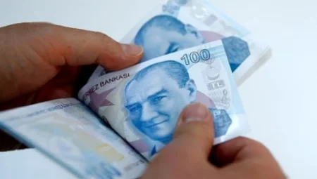Emekli bayram ikramiyesi yüzde 33 zamla 4 bin TL’ye çıkarıldı