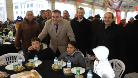 Orhaneli iftar sofrasında bir araya geldi