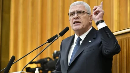 Müsavat Dervişoğlu’ndan Sert Eleştiriler: ‘Gençlerimizi vatanlarına küstürmeyin’