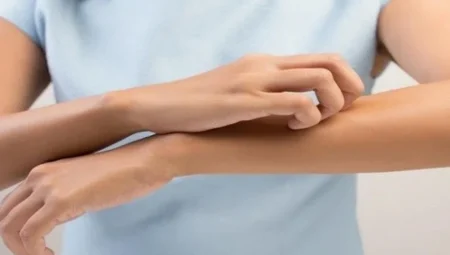 Kaşınmanın bilinmeyen etkisi şaşırttı: Vücudu sadece rahatlatmıyor!