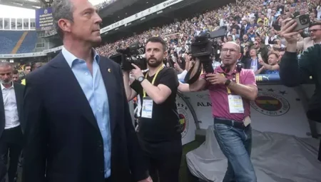 Fenerbahçe’de kriz derinleşiyor: Taraftarlar olağanüstü kongre için imza toplamaya başladı